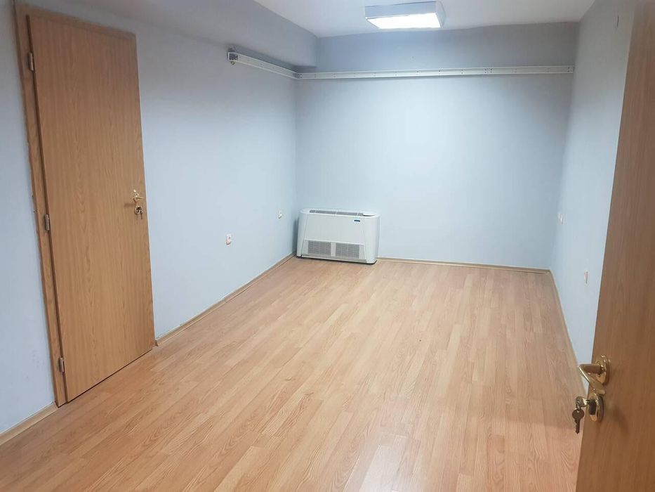 Дава се под наем Офис в Бургас, Център - 24 кв.м за 127.5 € - Снимка #3