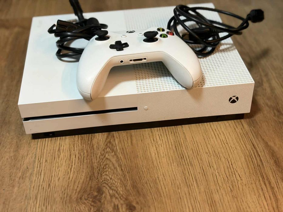xbox one s cu o mameta si canlu hdmi