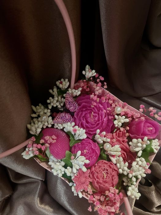 Букет от свещи в кошничка