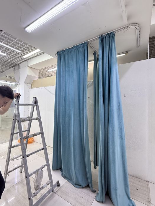 Продам шторы дл бахат 2штуки новый почти пластик держатель все есть