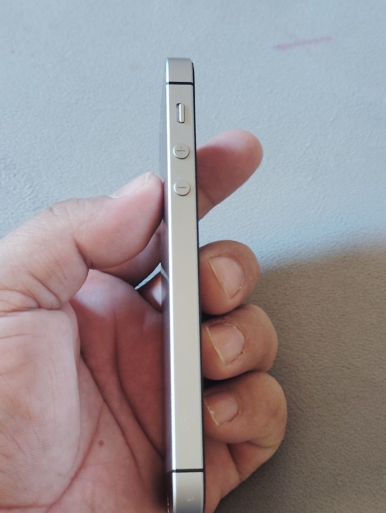 iPhone 5se 32 Гб  холати идеал