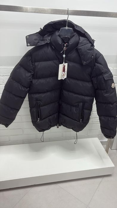 Зимно яке със сваляща се качулка