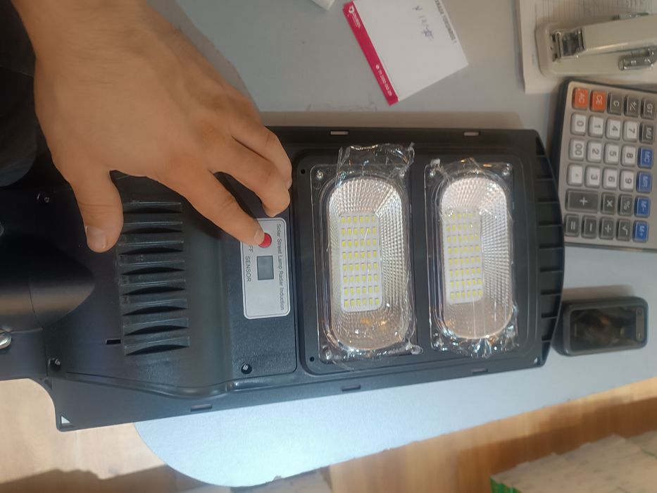 Солнечние прожектор Projektor quyosh panelli