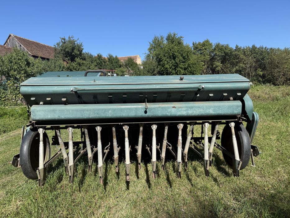 Semănătoare agricolă cu 15 scoreți – stare bună