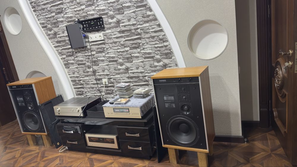 TANDBERG Studio monitor (Norwey)