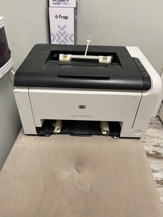 Принтер цветной лазерный продаем срочно цена договорная