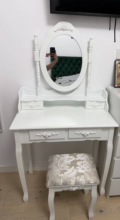 Masa toaleta pentru machiaj