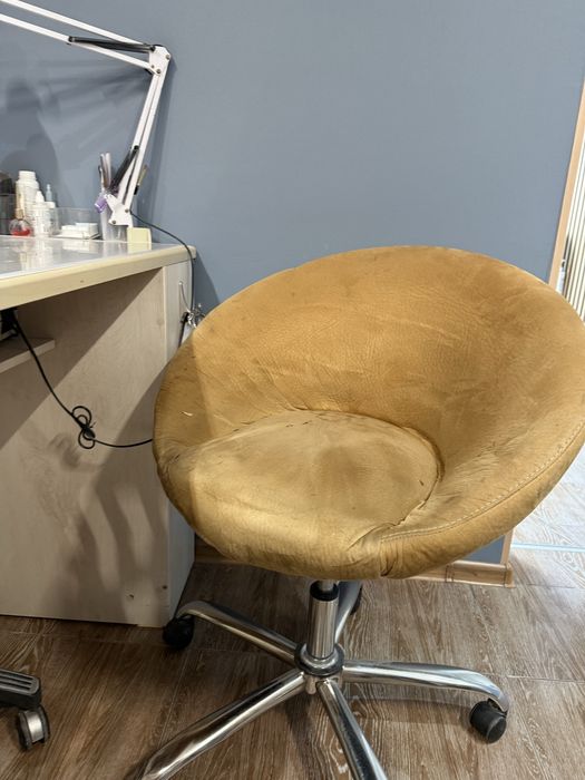 Продам кресла, 3 круглых и 3 офисных кресла за 20000 т