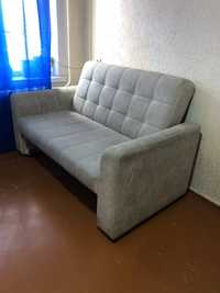 Продаю срочно диван