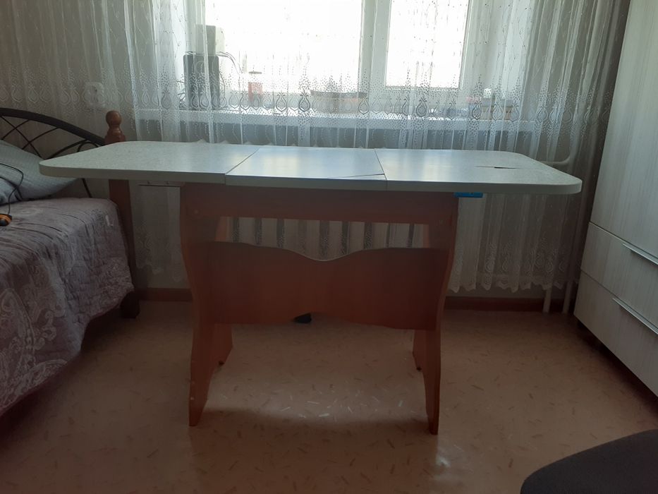 Продам кухонный стол