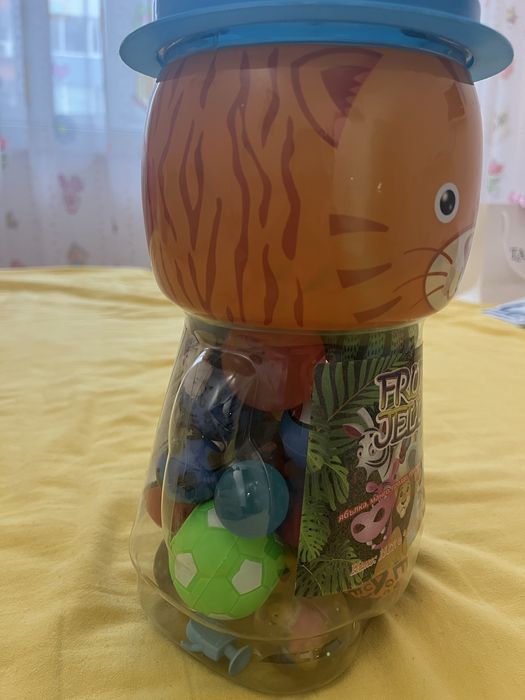 Буркан с топчета.