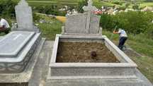 Monumente funerare
