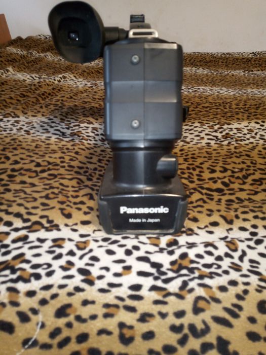 Vând camera video Panasonic MD 10000
