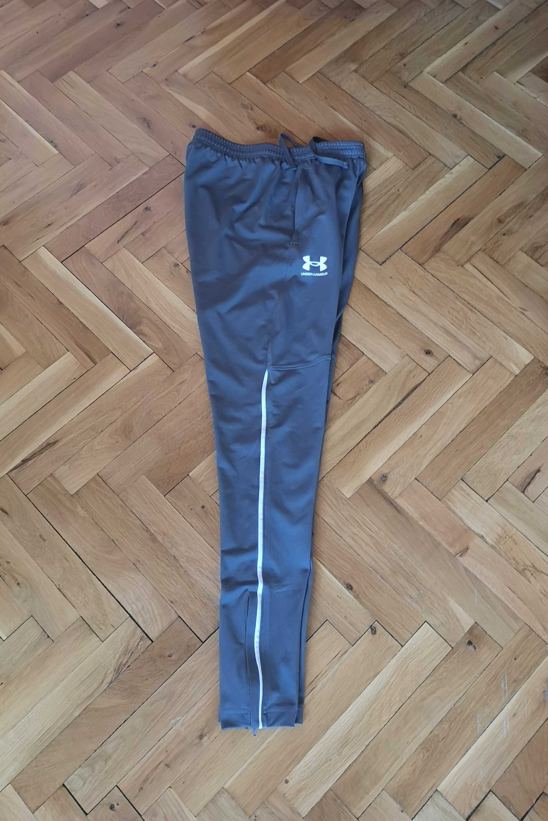 Оригинални мъжки долнища Under Armour размер S