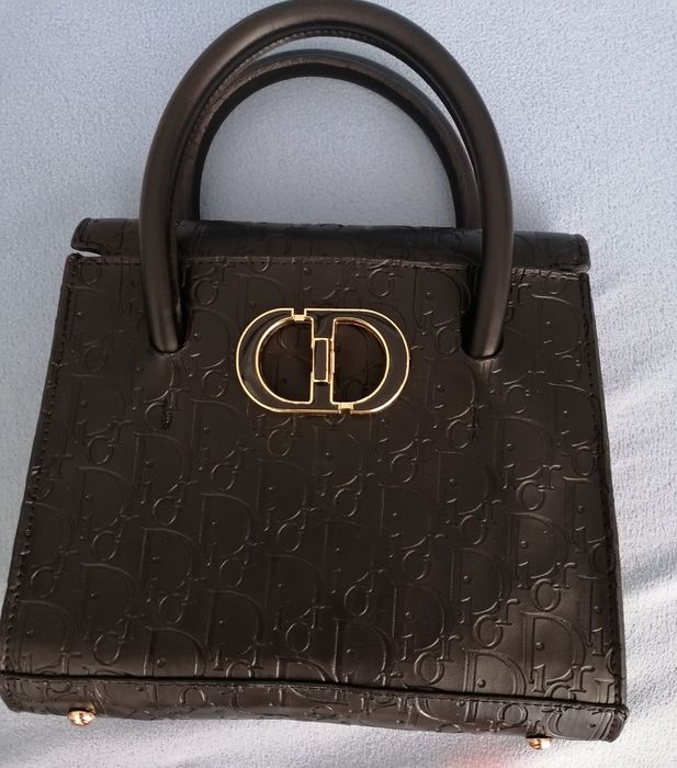 Дамска чанта.               .