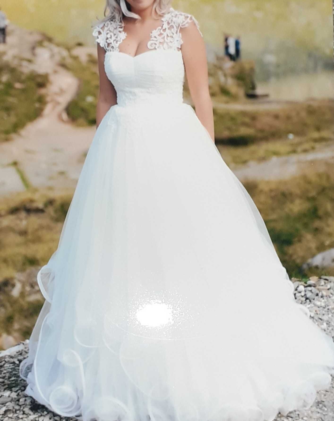 Rochie de mireasă, colecția Natalia Vasiliev, cu crinolină si voal