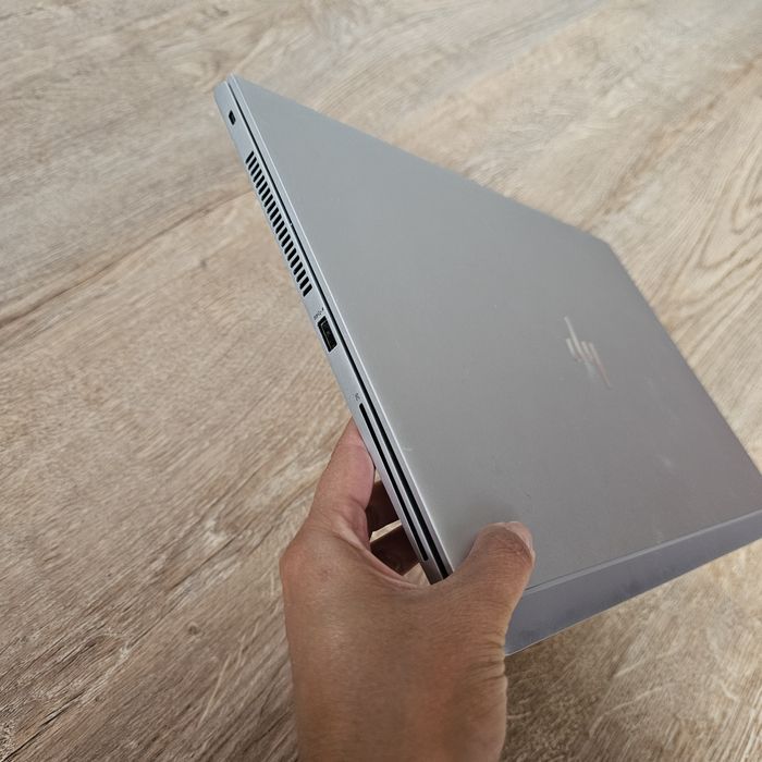 Laptop HP cu alimentator