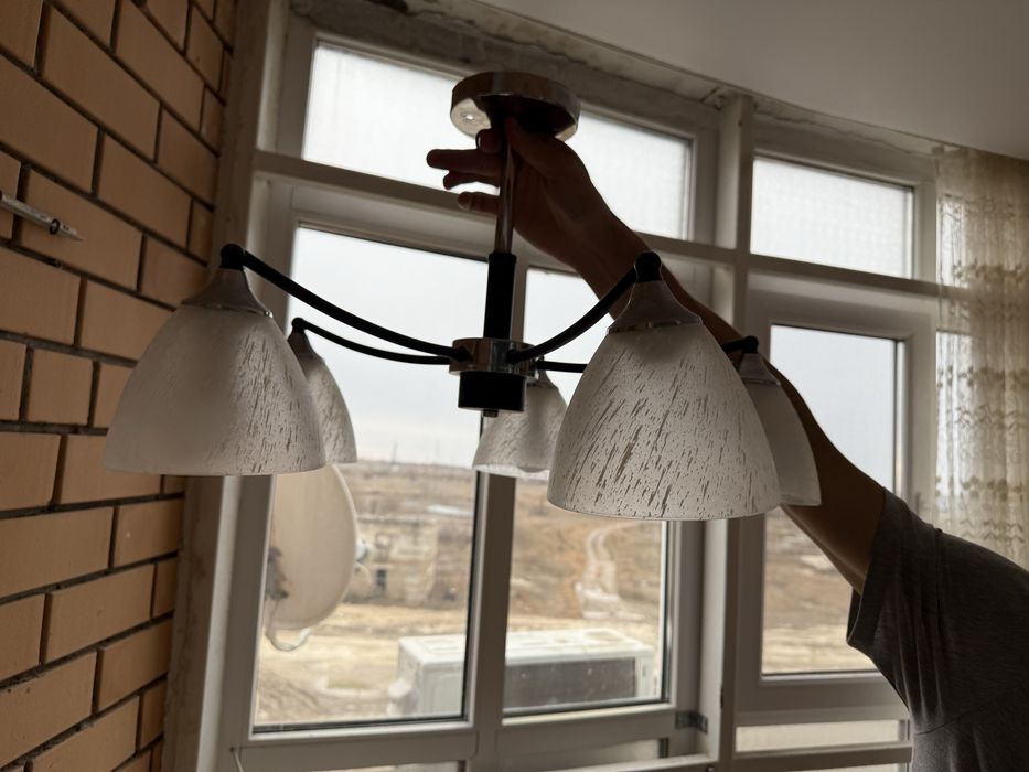 Продам красивую люстру