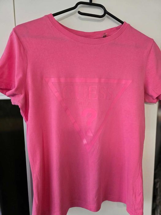 Тениска Guess размер XS, подходяща за S