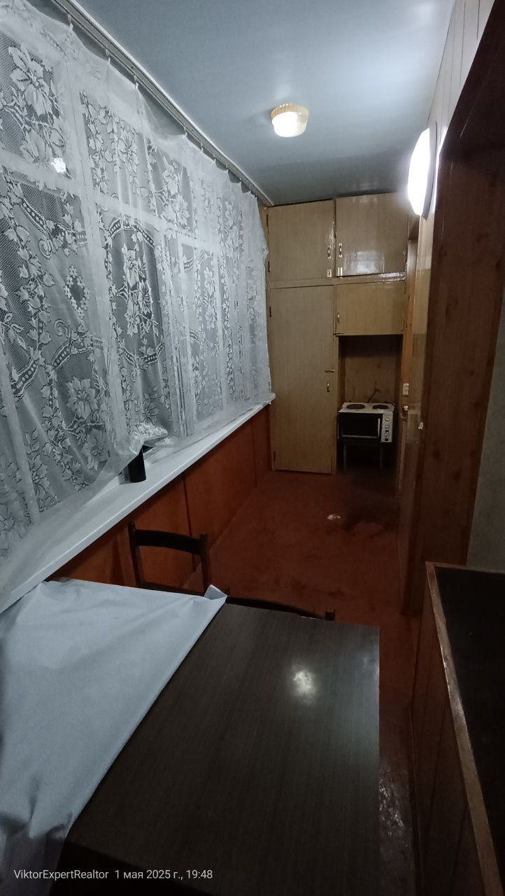 Продаю 3 комнатную квартиру, Юнусабад-11 кв., станция метро Юнусабад