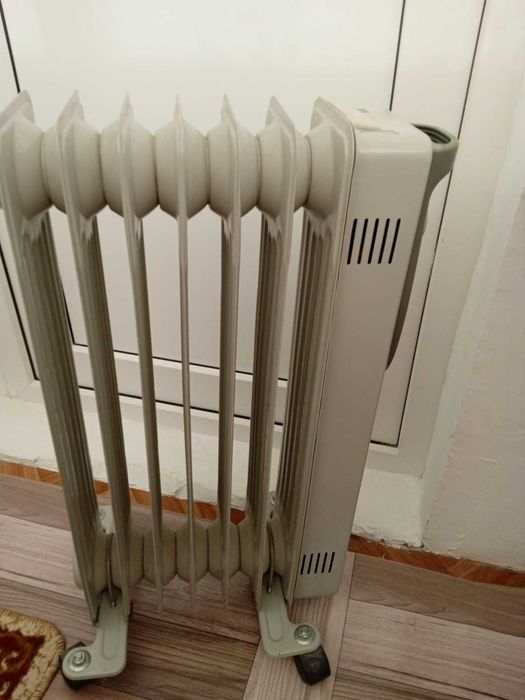 Vând calorifer electric