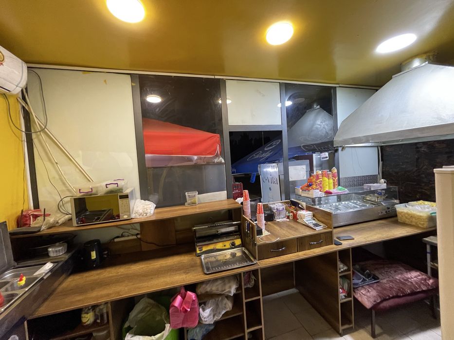 Fast food  biznes sotiladi.