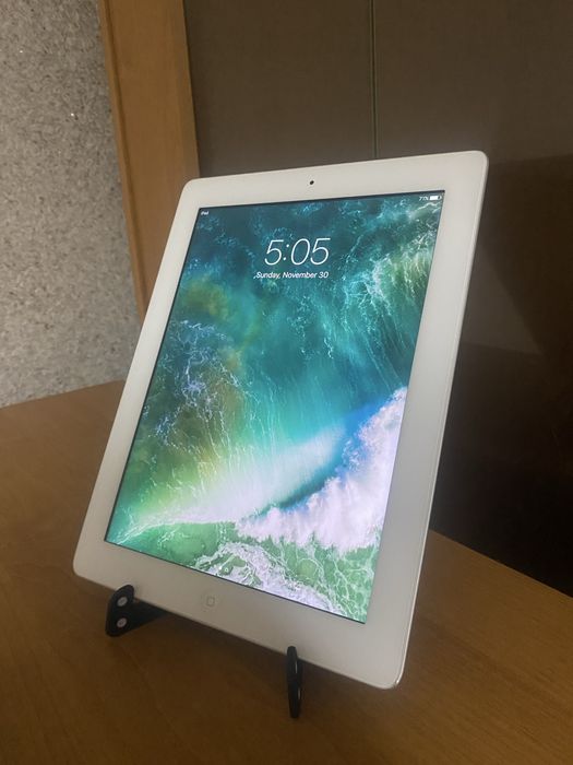 iPad 4th 16GB Wi-Fi само , запазен доста.