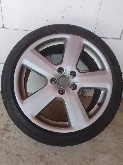 Vând jante audi R 18