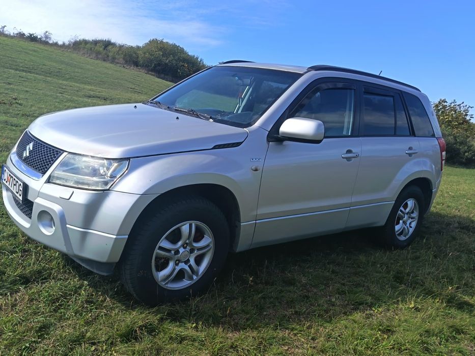 Vând suzuki Grand vitara