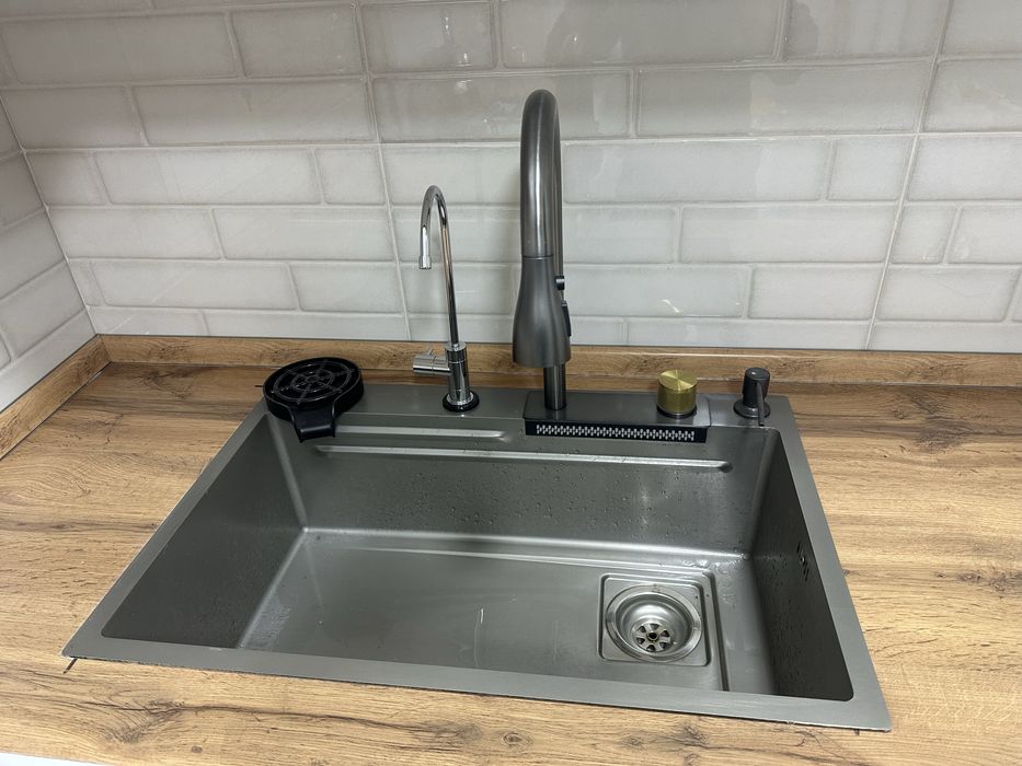 Раквина сатылады, сместител барлық затымен дайын тұр.