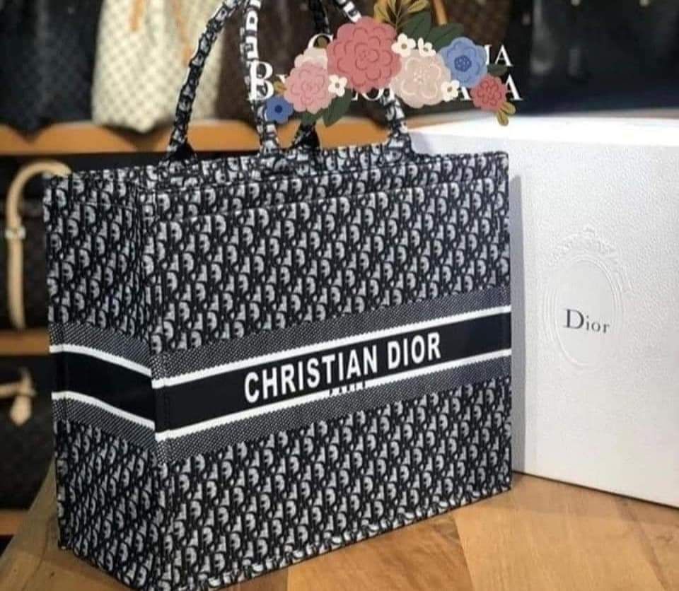 Geanta Dior material textil import Franța, saculet, etichetă