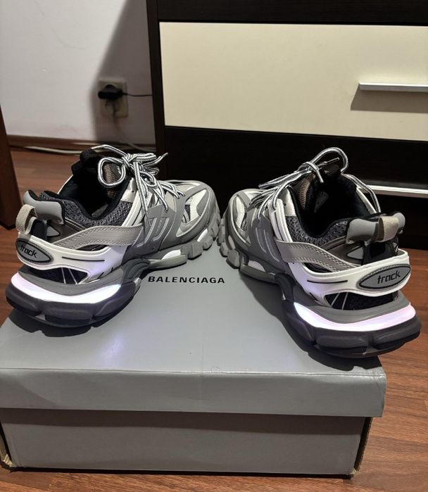 Balenciaga track cu led,oferta unica! Doar azi au prețul asta!