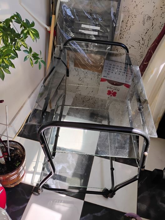 Продавам 3 вида маси холна,крьгла и маса за телевизор