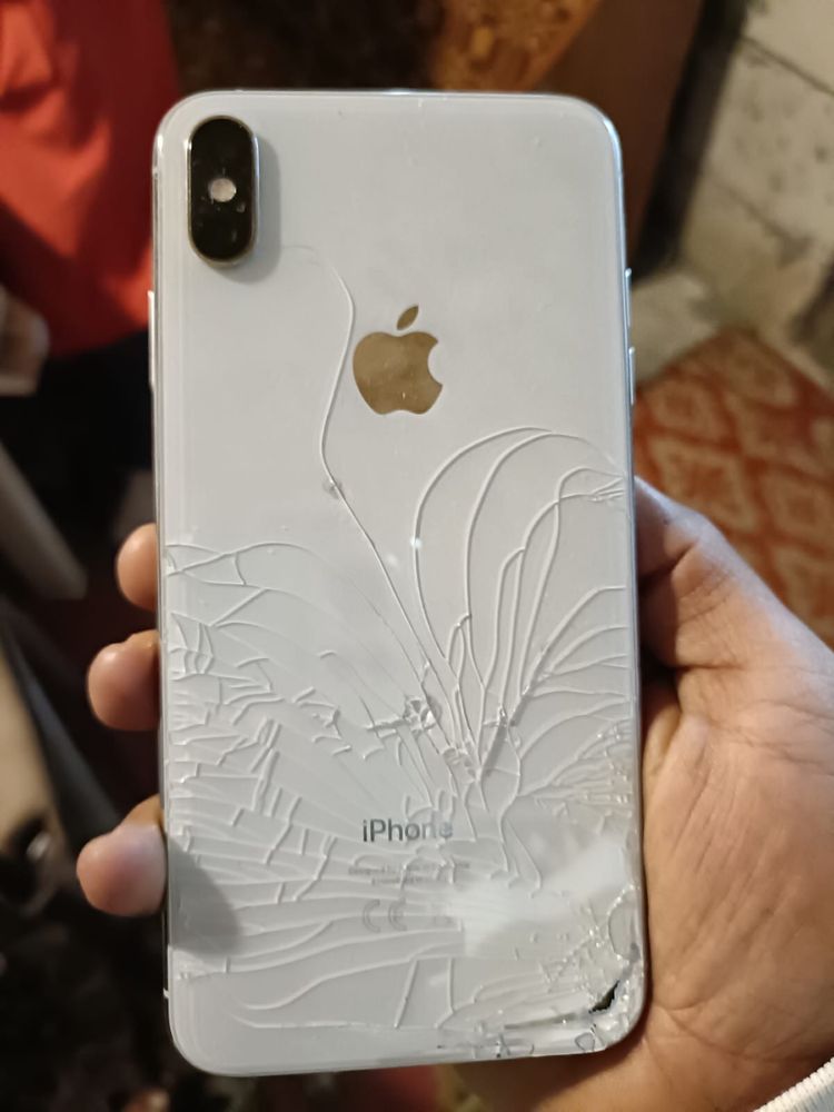 Il dau la schimb Iphone XS MAX