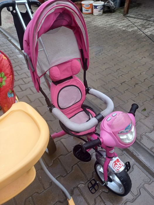 Vand tricicleta copii si scaun de masa