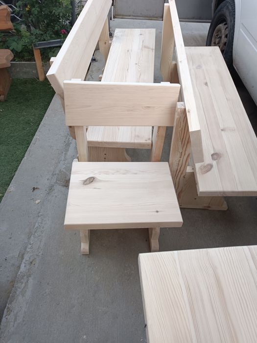 Маси и пейки материал е бял бор