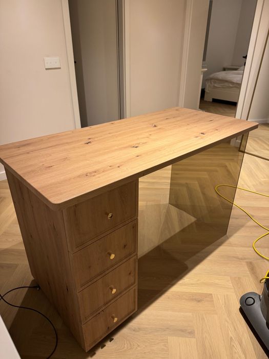 Birou de lemn si sticla