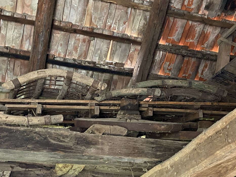 Vând căruță(veche)in stare buna