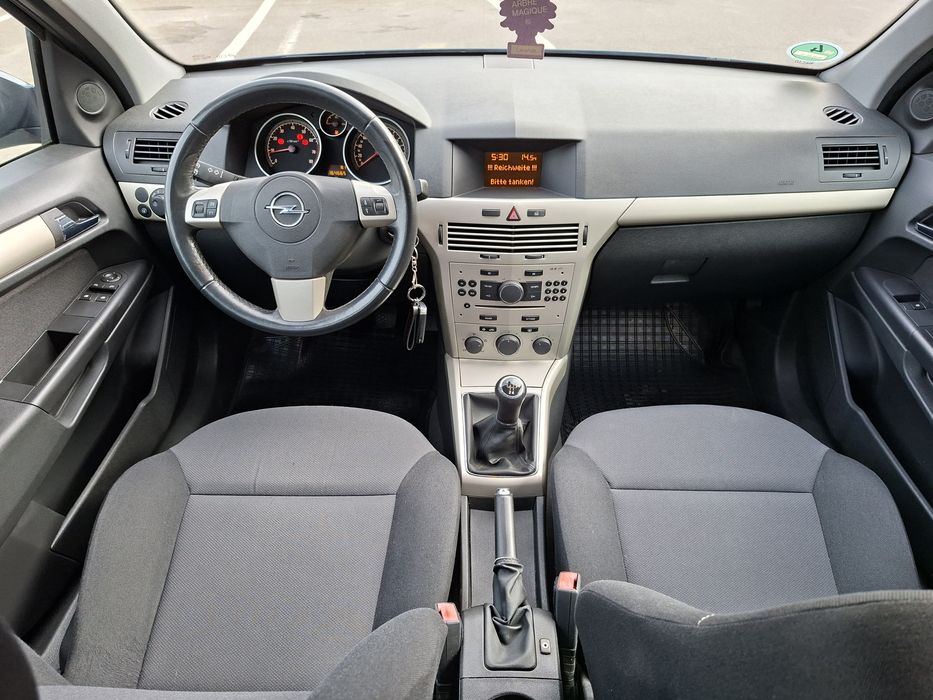 Opel astra h facelift 2009 1.6 benzina .164.000km.reali