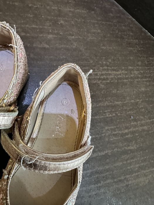 Продавам обукви и пантови размер 23 и 22