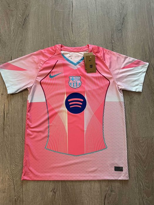 Tricou Barcelona Roz [Concept]