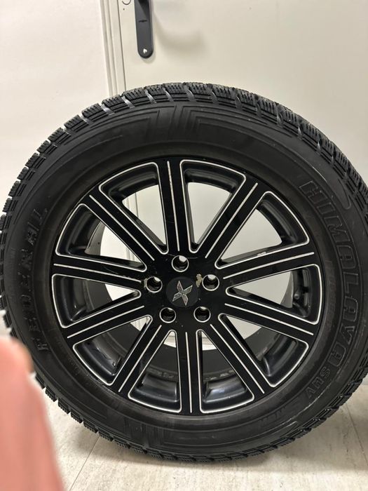 Продам комлект диск с шинами