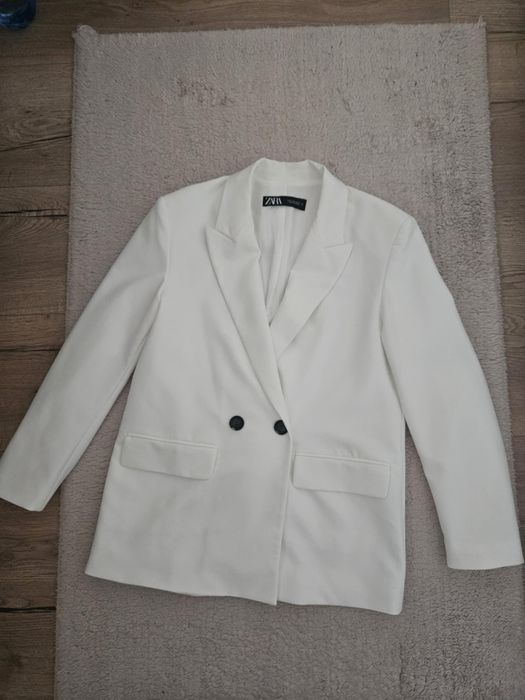 Бяло дамско сако Zara