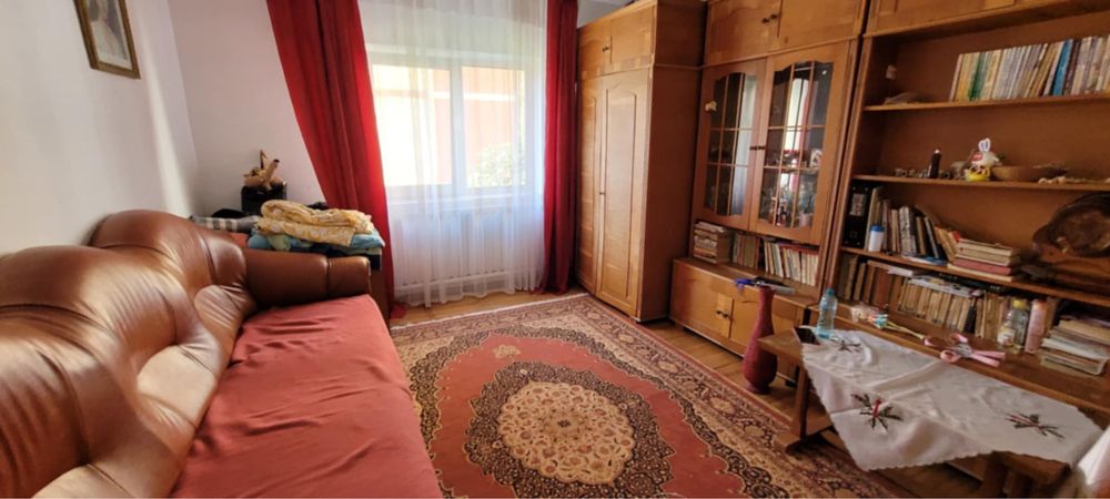 Vand apartament 3 camere etajul 1 centrala noua