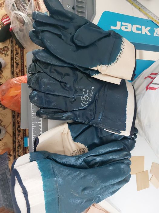 Рез.перчаткалар и изолента сатылады