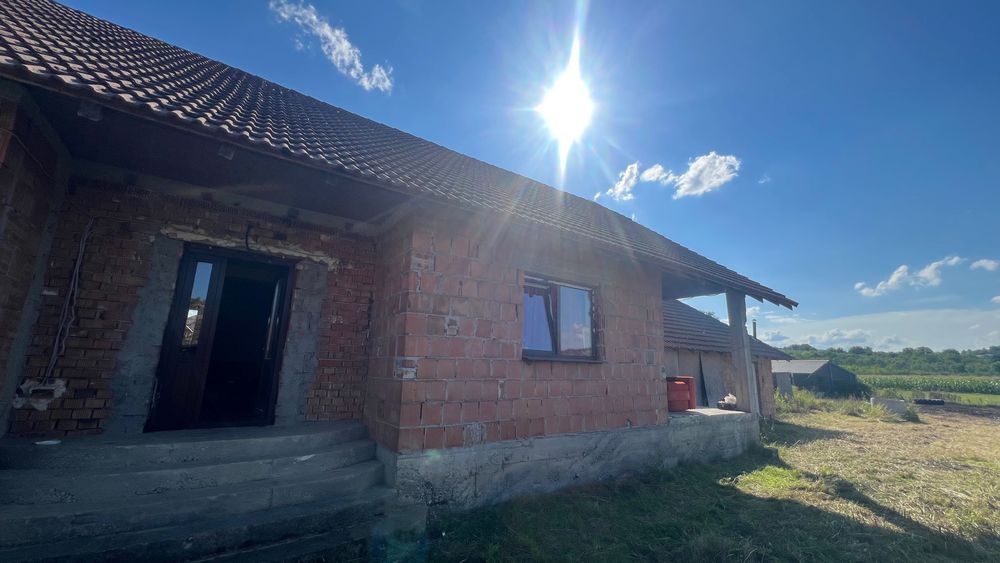 Casă de vânzare ,3 km de Ulmeni, zonă liniștită