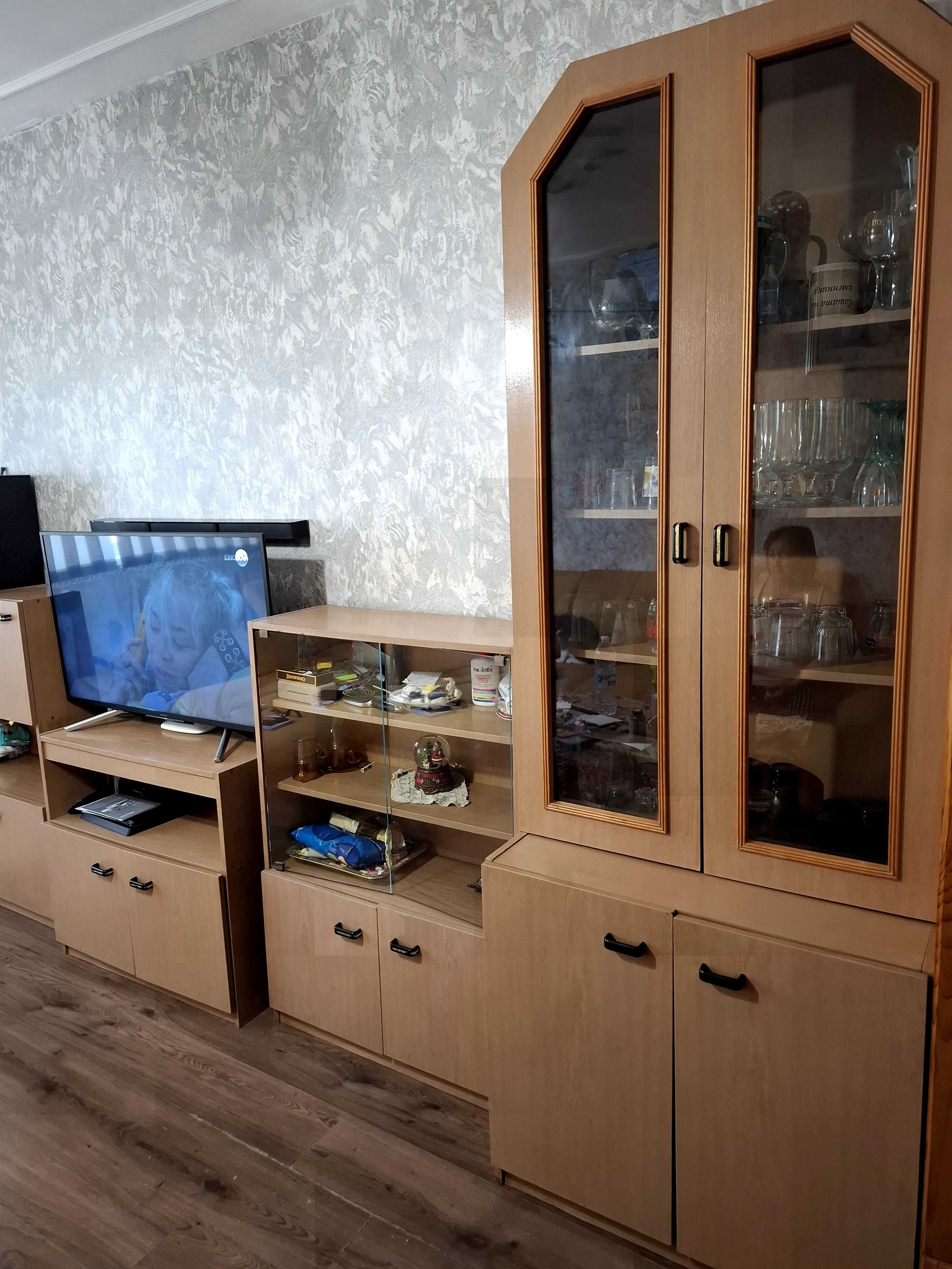 Продава се холна секция