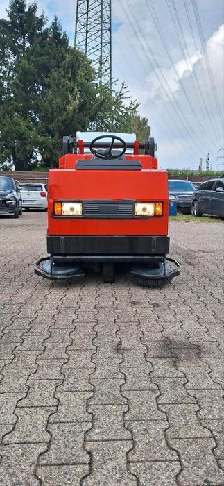 Automaturatoare Hako matura Hako diesel aspirator stradal
Stare foarte