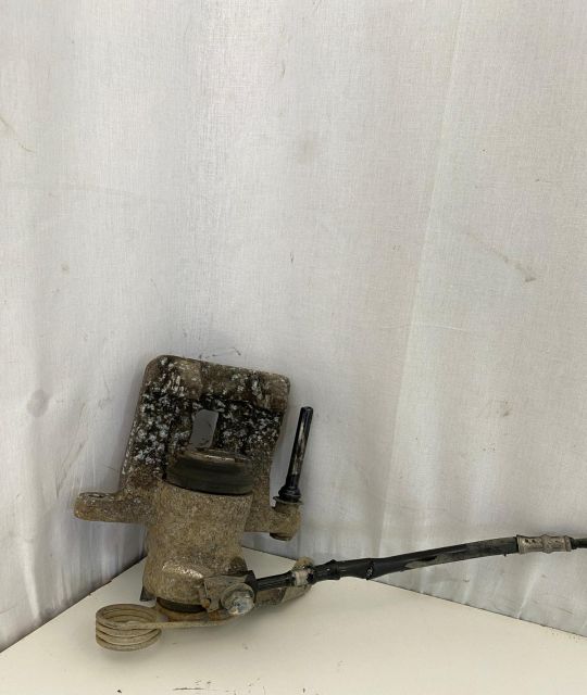 Etrier  dreapta spate Volkswagen VW Passat B5