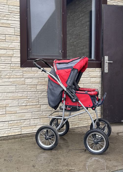 Коляска в хорошем состоянии.мкр.САМАЛ РЯДОМ АКВАПАРК